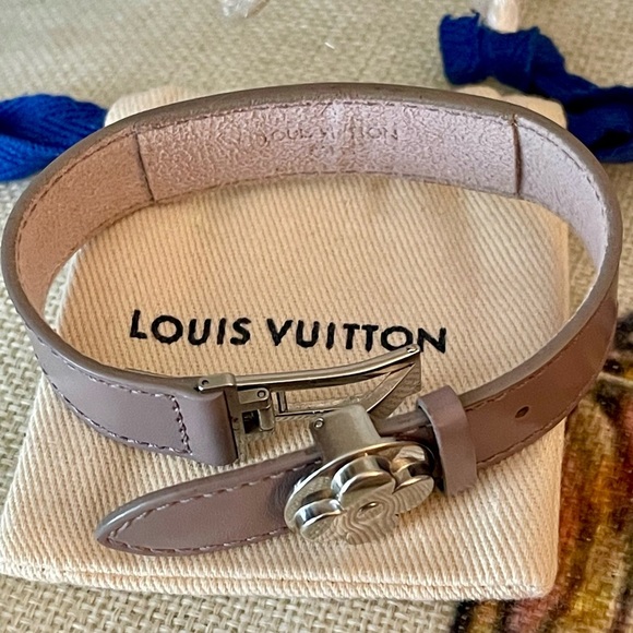 LOUIS VUITTON Leather Monogram Wish Bracelet W/dust bag⭐️Silver-tone hardware - Picture 11 of 11
